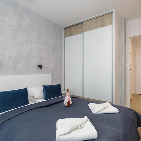 Four Season By Renters Apartment
