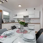 Four Season By Renters Apartamento Kołobrzeg
