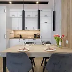 Four Season By Renters 아파트