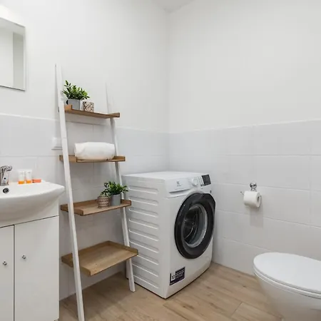 Four Season By Renters Apartman