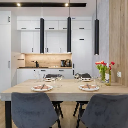 Four Season By Renters Apartment